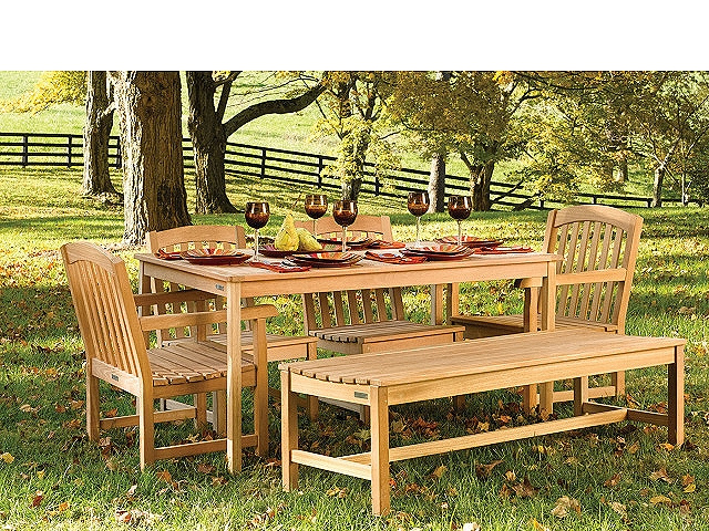 Advantages of Teak Outdoor Furniture